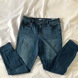 Old Navy-gently used pop icon dark wash skinny jeans. Woman’s Size 14.